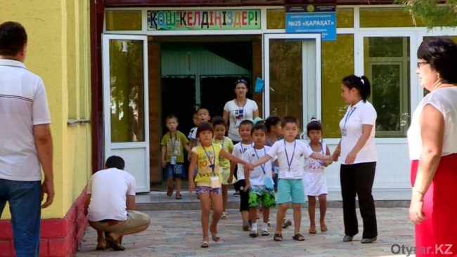 Дети в детском саду "Каракат". Эвакуация