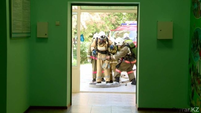 Учения пожарных в детском саду