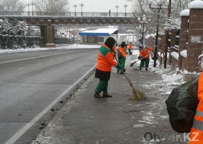 Очистка от снега тротуаров