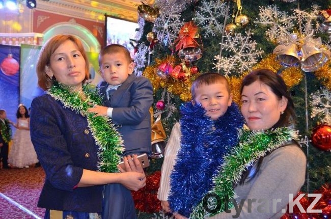 200 детей из малообеспеченных семей побывали на президентской елке