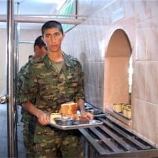 В Шымкенте у военнослужащих выявлены симптомы тяжелого пищевого отравления Столовая в/ч 6506