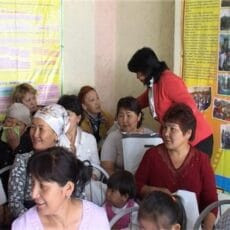 Многодетным матерям вручили деньги на операции и дорогостоящее лечение (видео)