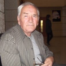 Шымкентский пенсионер знает как ликвидировать воровство люков