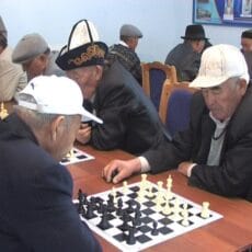 Ветераны сразились за шахматной доской