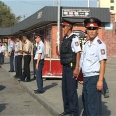 Задержан человек, сообщивший о бомбе на железнодорожном вокзале Шымкента (видео) На оцепление вокзала были брошены значительные полицейские силы