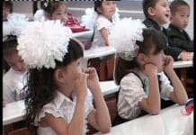 В пять лет за школьную парту? Родители казахстанских детей озадачены