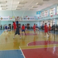 Пенсионный фонд Народного Банка вручает подарки за спортивную закалку