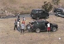 Любители экстрима проверяют на выносливость свои автомобили (видео)