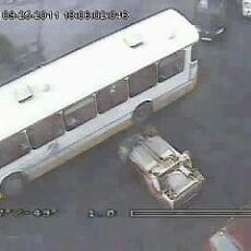 Отрываясь от полицейского преследования, водитель джипа совершил ДТП