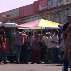 На шымкентском рынке действуют мошенники. Они боятся не полицейских, а журналистов