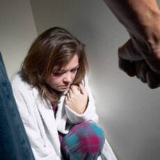 Почему, где и кто бьет женщин юга?