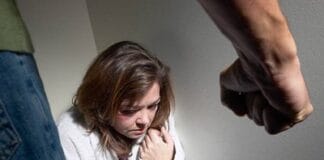 Почему, где и кто бьет женщин юга?