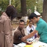 Медицинский десант консультирует шымкентцев по утрам в парке Кен-баба