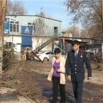 Рискуя собой он спас жизнь девушке. У участковых профессиональный праздник