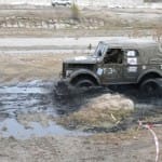 Вдоль русла Бадама экстремалы проверяли на прочность машины (видео)