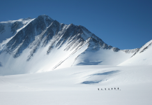 Шымкентские альпинисты покорили пик Винсон в Антарктиде Пик Винсон. Высшая точка Антарктиды