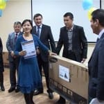 За собранные чеки школьники получили телевизор и компьютер За пять тысяч чеков - телевизор