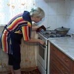 Треть зарплаты казахстанцы тратят на оплату коммунальных услуг