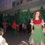 Новогоднюю сказку подарили малышам актеры русского драматического театра