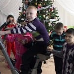 Воспитанники детдома № 3 получили подарки от центра «Roof house»