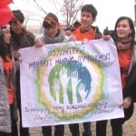 Волонтеры Шымкента необычной акцией отметили всемирный день добровольцев Плакат шымкентских волонтеров