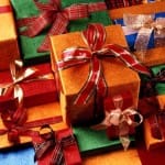 Казахстанцы потратили от 5 до 100 тысяч тенге на новогодние подарки