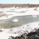 Жители Маякума опасаются, что из-за мороза вновь начнется наводнение