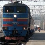 Под колесами грузового поезда погиб молодой человек