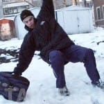 Очистка тротуаров ото льда — дело добровольное. За это никто не отвечает