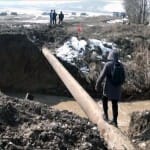 В Жанаталапе из-за потока паводковой воды рухнул мост. Люди отрезаны от Шымкента