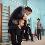 Алия Юсупова провела отбор детей в областную школу художественной гимнастики Алия Юсупова проверяет гибкость детей