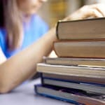 Отцы обязаны платить алименты детям, которые учатся на очном отделении вуза на платной основе