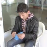 Нас «обувают»?! Предприимчивые шымкентцы зарабатывают на бахилах