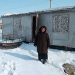 Оралманка из Узбекистана живет в железном вагончике