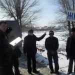 В поселке Жана талап шестеро мужчин грабили местных жителей Следственный эксперимент. Подозреваемый в разбойном нападении дает показания на месте преступления