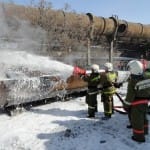 На территории свинцового завода произошел пожар, жертв и пострадавших нет Шымкент, свинцовый завод. Тушение емкости для хранения мазута