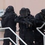 В Шымкенте полицейский и таможенник продавали наркотики