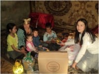 Одинокой матери пятерых детей помогают активисты Шымкента