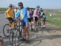 Участники республиканской велогонки не довольны шымкентскими дорогами Велогонщики, не теряя времени, готовятся к старту