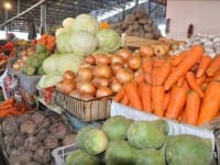 Стоимость продуктов на базарах Шымкента снизилась на 5-10 тенге