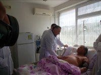 БСМП. Профессор В.А.Вишневский и первый в очереди на операцию- пациент Серикбай Султанов