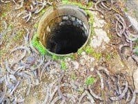 В районе парка Металлургов загадочным образом исчезают крышки от люков