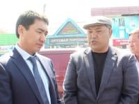 Аким Шымкента отправился на базар бороться с незаконной торговлей Аким Шымкента отправился на базар бороться с незаконной торговлей