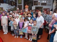 В Пасхальную неделю состоялась выставка детских рисунков и Архипастырское благословение