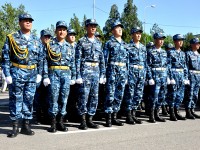 Участие в параде принимали и студенты суворовского училища, и офицеры
