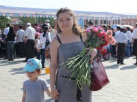Марина Низовкина: «У нас в семье традиция. Мы покупаем цветы и дарим их ветеранам со словами благодарности за мирное небо»