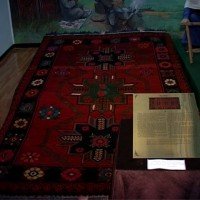 Сотканный два столетия назад ковер выглядит так, словно мастерица только что закончила над ним работу.