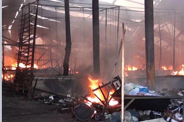 В Шымкенте сгорел самый крупный рынок "Бекжан"