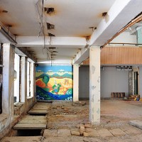 На данный момент готов только фасад здания