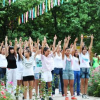Минздрав вводит внезапные проверки детских лагерей На тожественном закрытии лагерного сезона в "Армане"